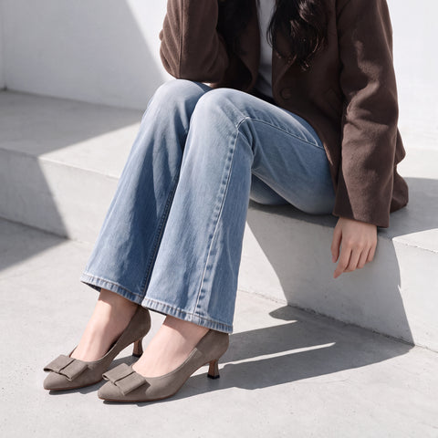 予約：2026AW：スクエアリボン パンプス（m45010）グレージュS