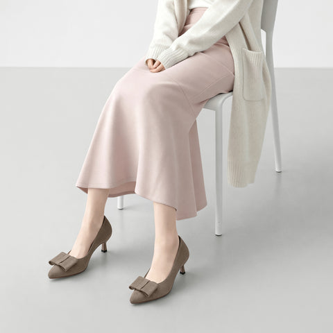 2025AW：スクエアリボン パンプス（m45010）グレージュS